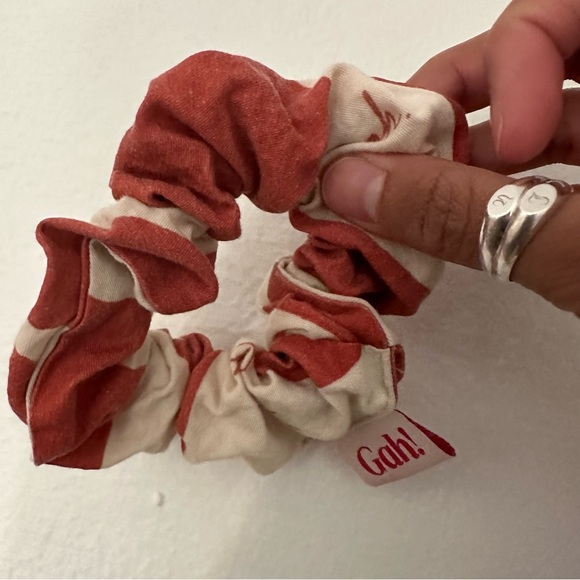 Lisa Says Gah scrunchie - Picture 5 of 5